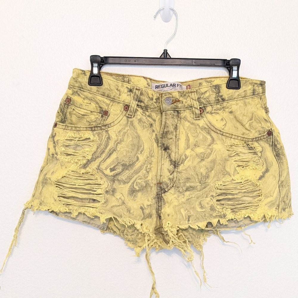LEVI'S - 505 Frayed Cut-Off Yellow Swirl Shorts - Picture 3 of 10